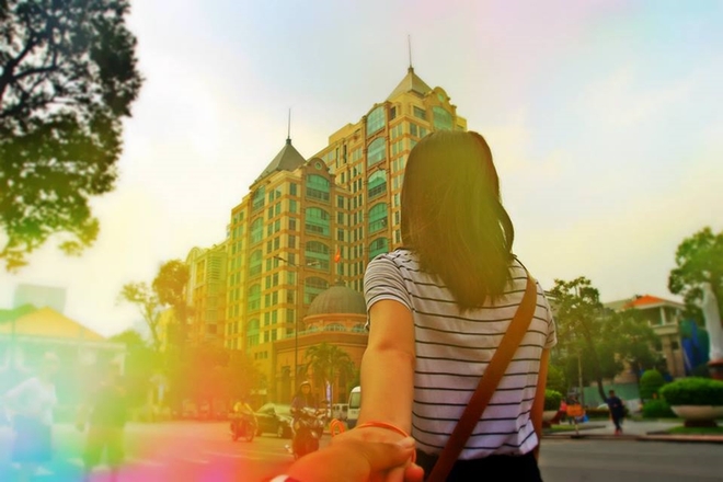Bộ[-]ảnh[-]độc[-]đáo[-]"Nắm[-]tay[-]em[-]đi[-]khắp[-]Sài[-]Gòn"